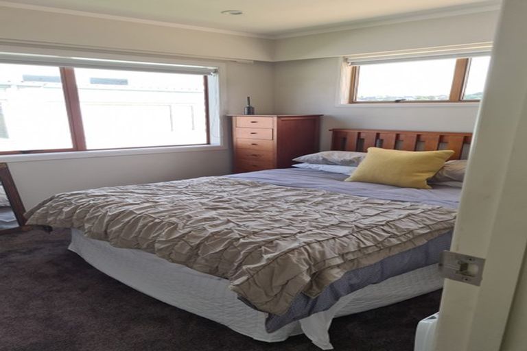 Photo of property in 1/5 Gulf View Road, Murrays Bay, Auckland, 0630