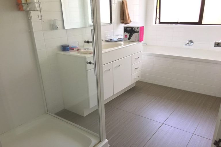 Photo of property in 103 Prince Regent Drive, Half Moon Bay, Auckland, 2012