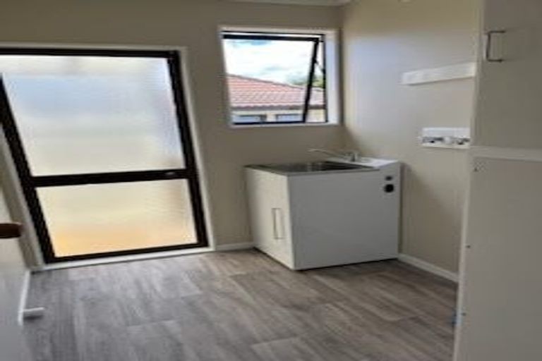 Photo of property in 1/30 Borich Road, Sunnyvale, Auckland, 0612