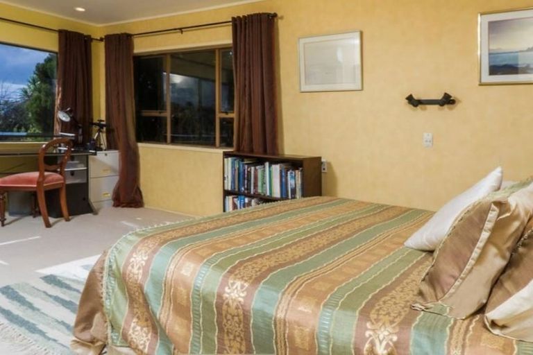 Photo of property in 3 Beulah Avenue, Rothesay Bay, Auckland, 0630