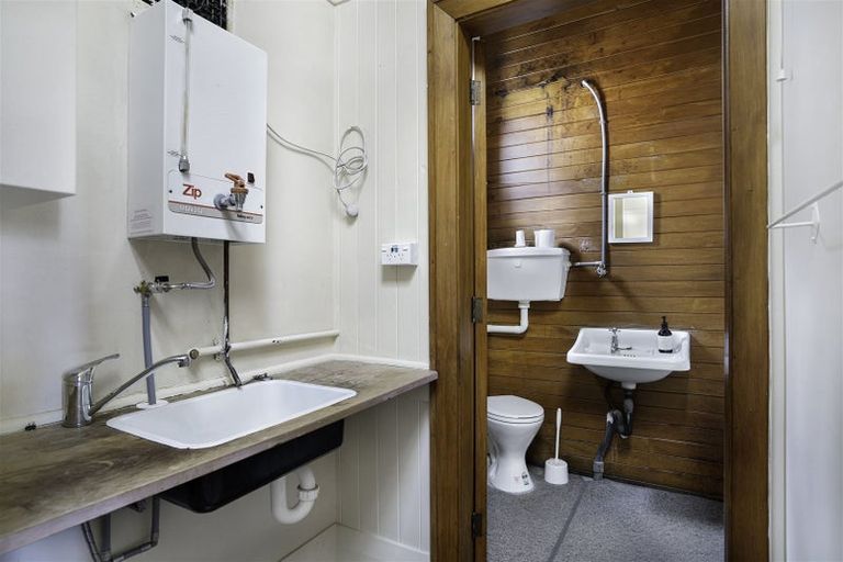 Photo of property in 24 Jellicoe Street, Martinborough, 5711