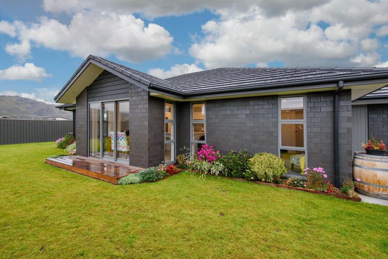 Photo of property in 7 Crabbe Place, Cromwell, 9310