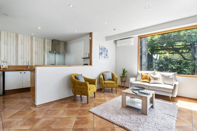 Photo of property in 3 Mizpah Road, Waiake, Auckland, 0630