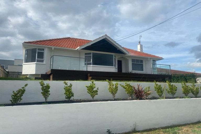 Photo of property in 11 Chilman Street, Strandon, New Plymouth, 4312