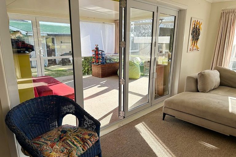 Photo of property in 28 Warren Crescent, Hillmorton, Christchurch, 8025