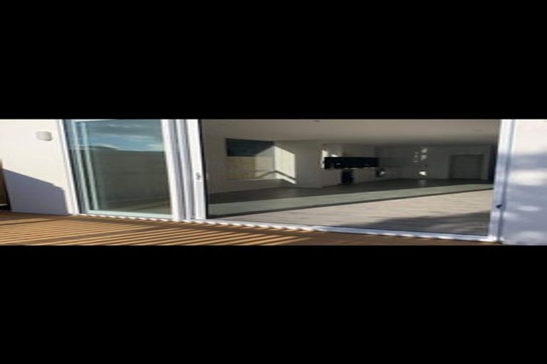 Photo of property in 3/6 Bushland Grove, Paparangi, Wellington, 6037