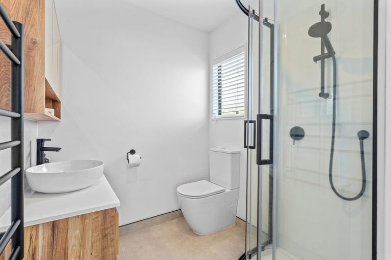 Photo of property in 69a Kervil Avenue, Te Atatu Peninsula, Auckland, 0610