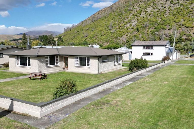 Photo of property in 85 Bledisloe Street, Kurow, 9435