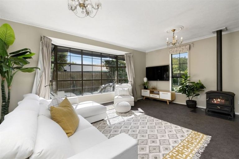 Photo of property in 274 Memorial Avenue, Burnside, Christchurch, 8053