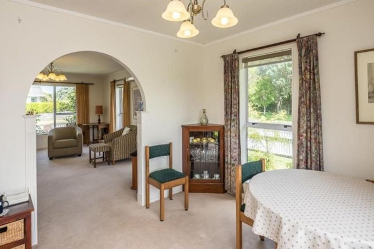 Photo of property in 60 Rewarewa Crescent, Waikanae, 5036