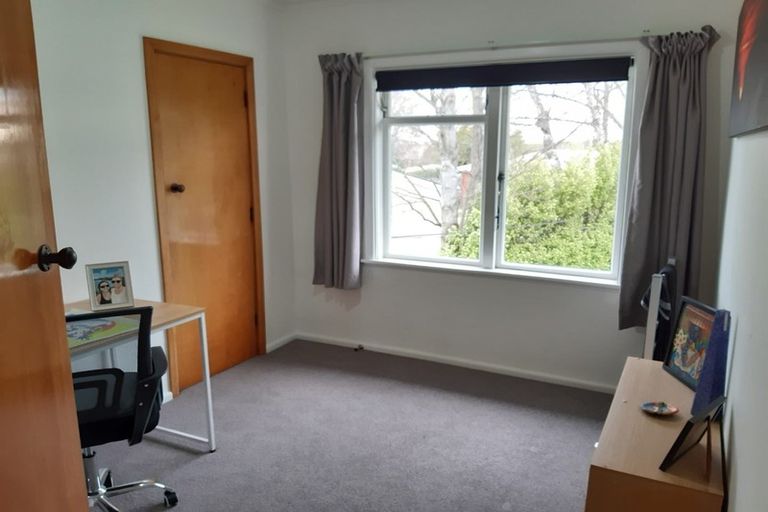 Photo of property in 37 Kowhai Terrace, Saint Martins, Christchurch, 8022