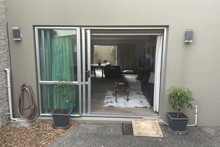 Photo of property in 17 Mansion Court, West Harbour, Auckland, 0618