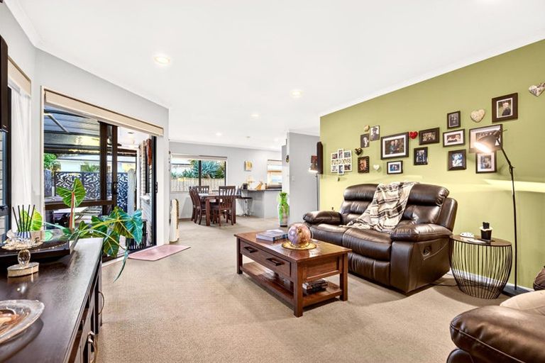 Photo of property in 72a Farquhar Road, Glendene, Auckland, 0602