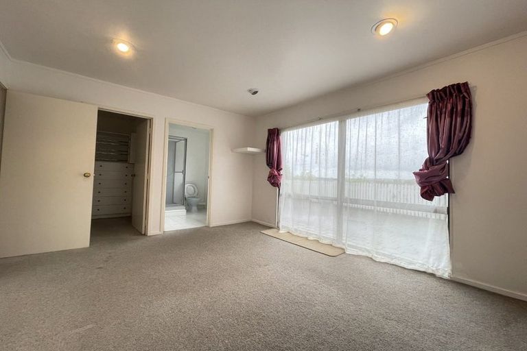 Photo of property in 15a Cambric Place, Botany Downs, Auckland, 2010
