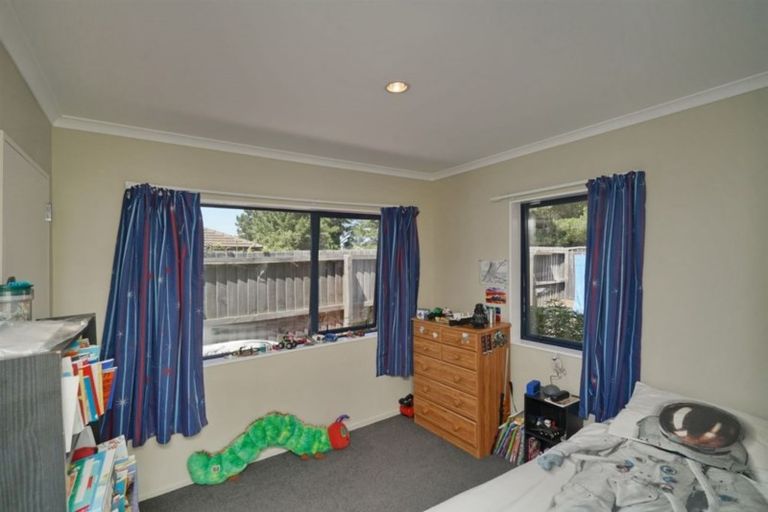Photo of property in 15 Amoka Crescent, Parklands, Christchurch, 8083