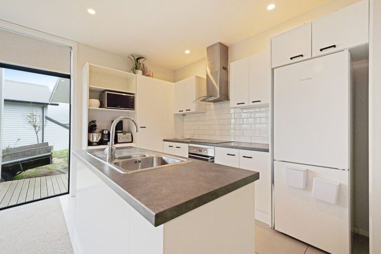 Photo of property in 54 Spenmoor Street, Newlands, Wellington, 6037