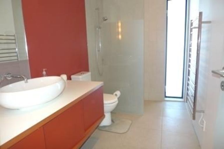 Photo of property in 16 Dungarvan Road, Newlands, Wellington, 6037