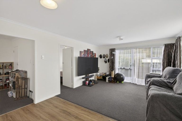 Photo of property in 8 Simons Street, Moturoa, New Plymouth, 4310