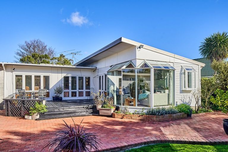 Photo of property in 20 Whites Line West, Woburn, Lower Hutt, 5010