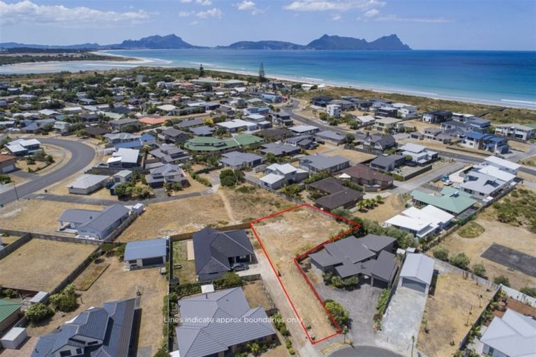 Photo of property in 15 Kihi Place, Ruakaka, 0116