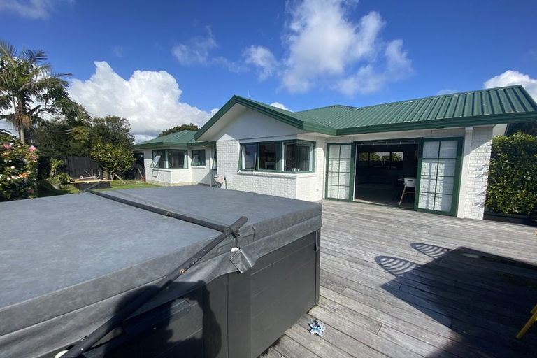 Photo of property in 11a Doment Crescent, Orewa, 0931