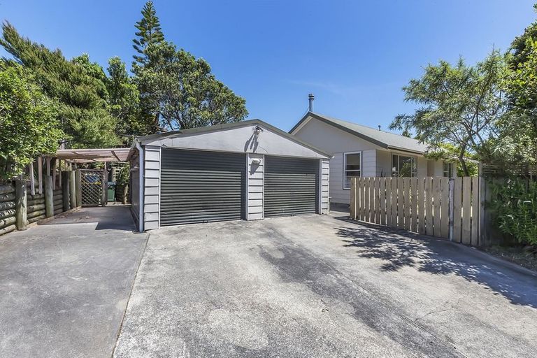 Photo of property in 1 Mervyn Place, Plimmerton, Porirua, 5026
