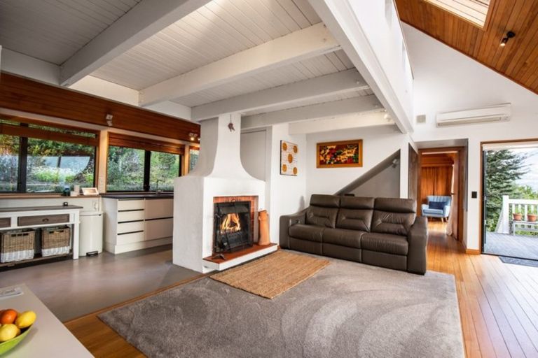 Photo of property in 18 Mckerrow Place, Sunshine Bay, Queenstown, 9300