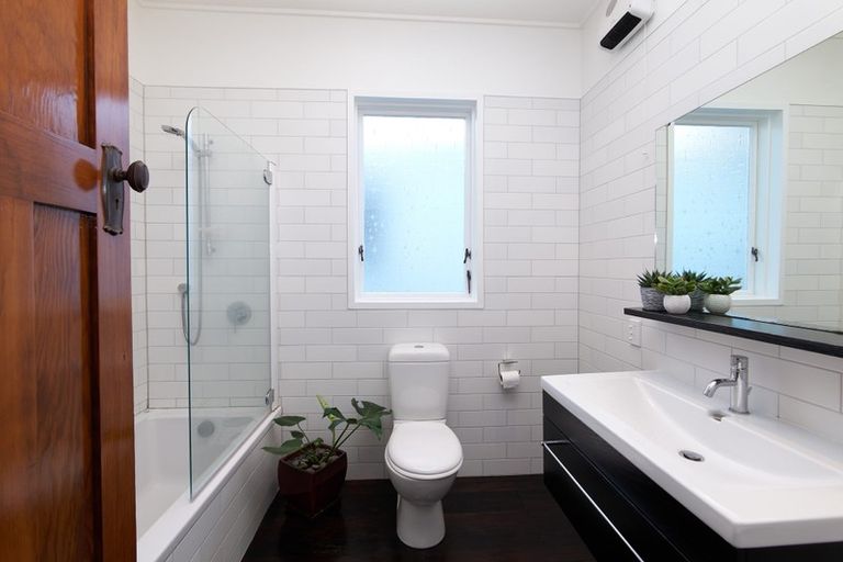 Photo of property in 40 Derwent Street, Island Bay, Wellington, 6023