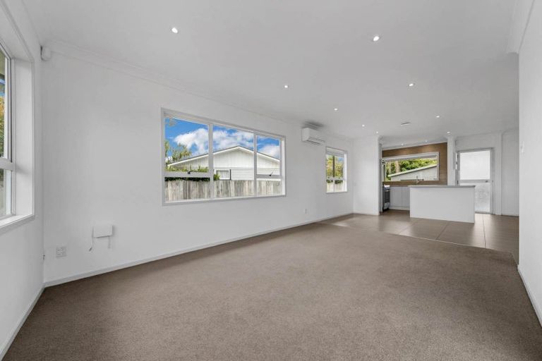 Photo of property in 54 Edgewater Drive, Pakuranga, Auckland, 2010