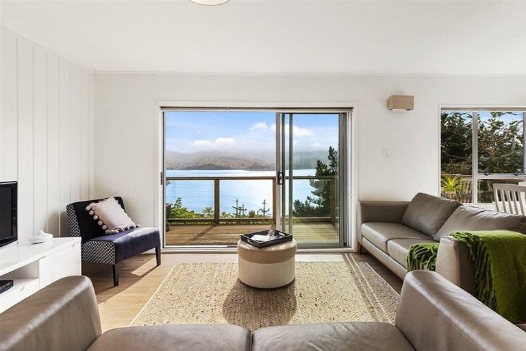 Photo of property in 97 Kahu Road, Paremata, Porirua, 5024