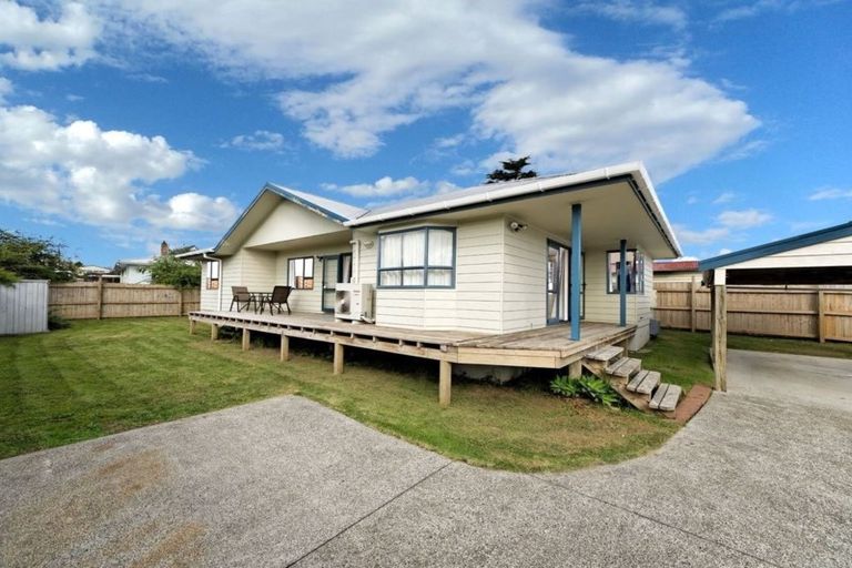Photo of property in 6a Laura Street, Kelston, Auckland, 0602