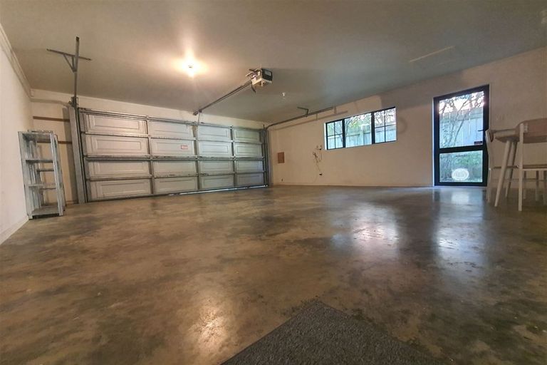 Photo of property in 17 Claverton Grove, Churton Park, Wellington, 6037