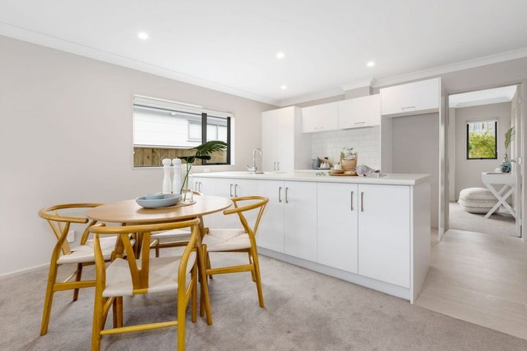 Photo of property in 2 Brindle Way, Newlands, Wellington, 6037