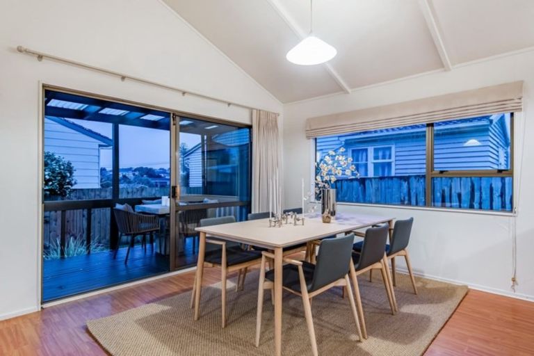 Photo of property in 2/17 Oliver Street, Point Chevalier, Auckland, 1022