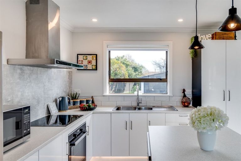 Photo of property in 10 Masefield Avenue, Maraenui, Napier, 4110