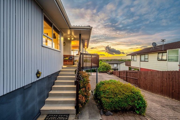 Photo of property in 28 Lewisham Street, Highland Park, Auckland, 2010