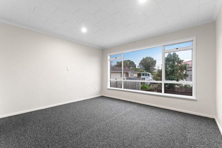 Photo of property in 188 Waimumu Road, Massey, Auckland, 0614