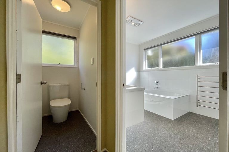 Photo of property in 14 Totara Grove, Hillcrest, Auckland, 0627