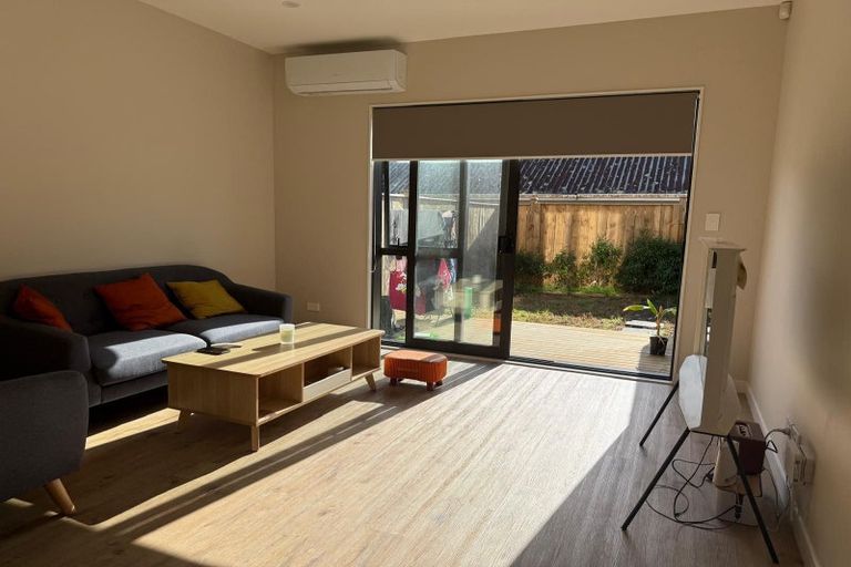 Photo of property in 5/58 Te Atatu Road, Te Atatu South, Auckland, 0610