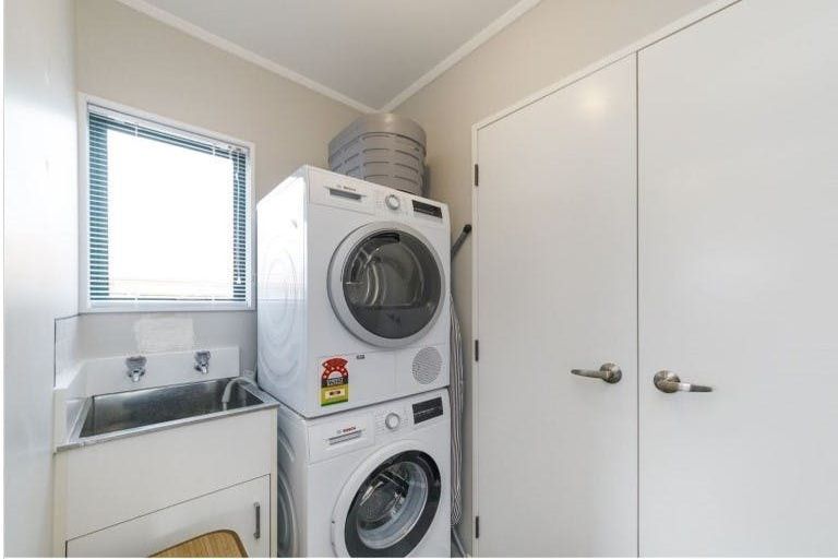 Photo of property in 102 Roberts Line, Kelvin Grove, Palmerston North, 4414