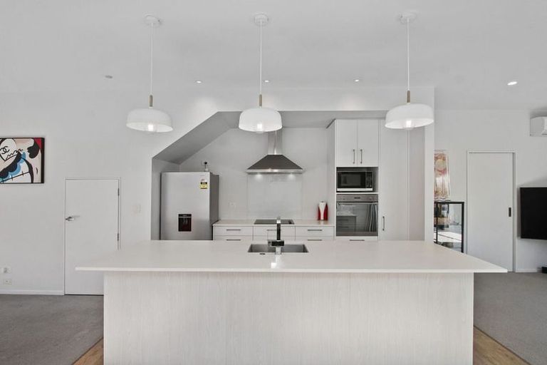 Photo of property in 15 Carder Court, Hobsonville, Auckland, 0618