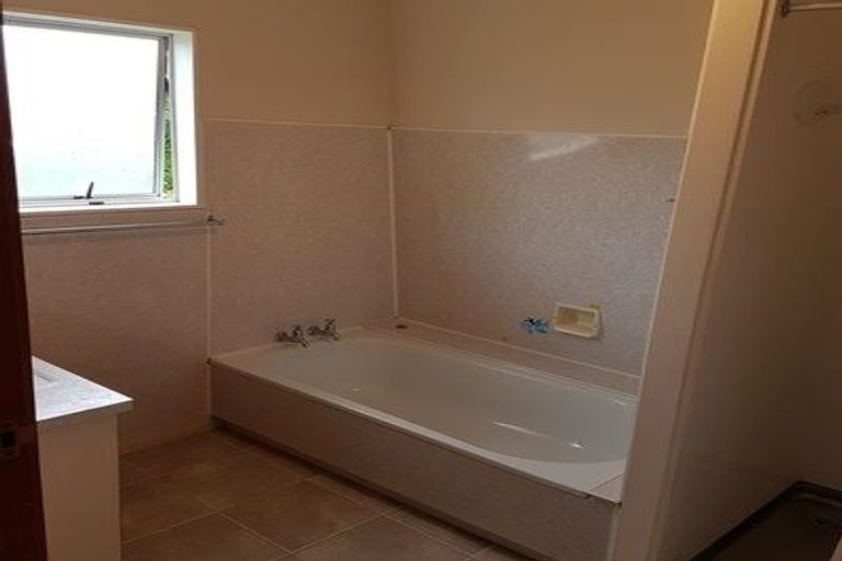 Photo of property in 2 Old Onerahi Road, Onerahi, Whangarei, 0110