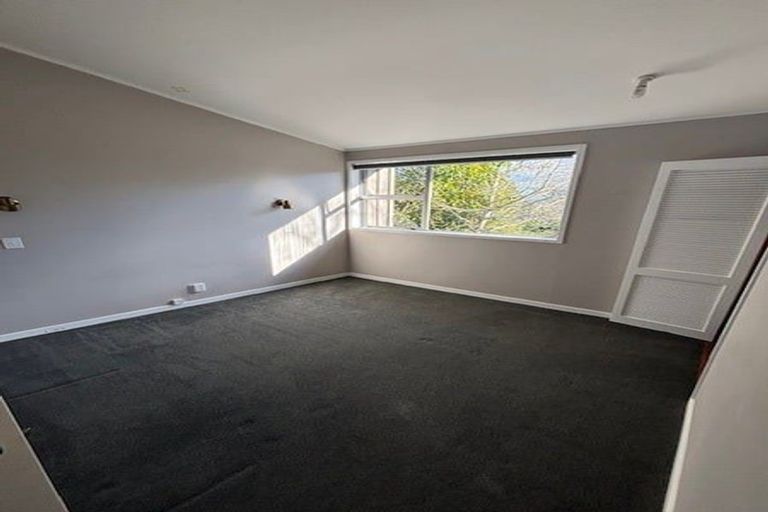Photo of property in 17 Rosecamp Road, Beach Haven, Auckland, 0626