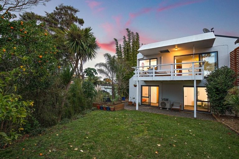 Photo of property in 1/22 Dawnhaven Drive, Te Atatu Peninsula, Auckland, 0610