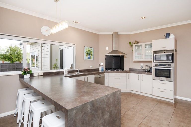 Photo of property in 5 Manhattan Court, Kelvin Grove, Palmerston North, 4414