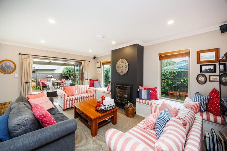 Photo of property in 3 Lourie Way, Fitzherbert, Palmerston North, 4410