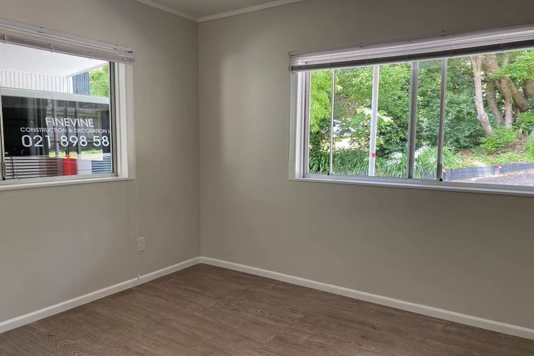 Photo of property in 2/663 Beach Road, Rothesay Bay, Auckland, 0630