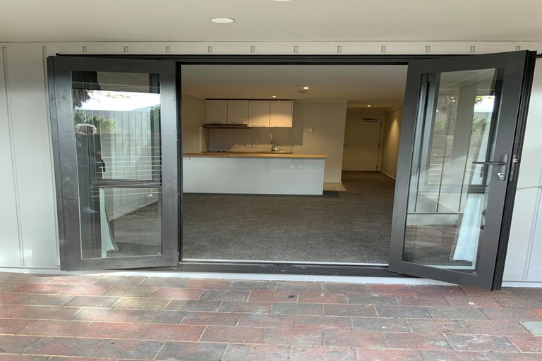 Photo of property in 27a/30 Westward Ho, Glen Eden, Auckland, 0602