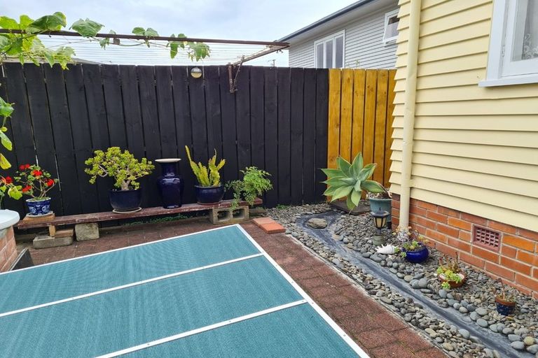 Photo of property in 20 Arahoe Road, New Lynn, Auckland, 0600