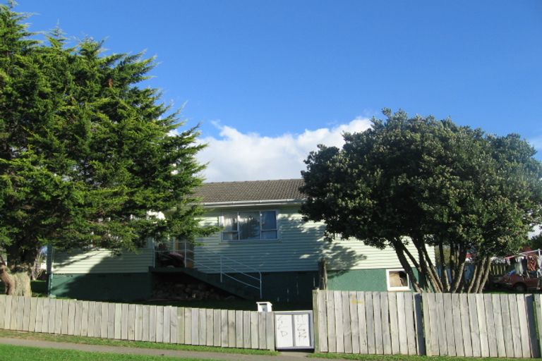 Photo of property in 1 Bellona Place, Cannons Creek, Porirua, 5024